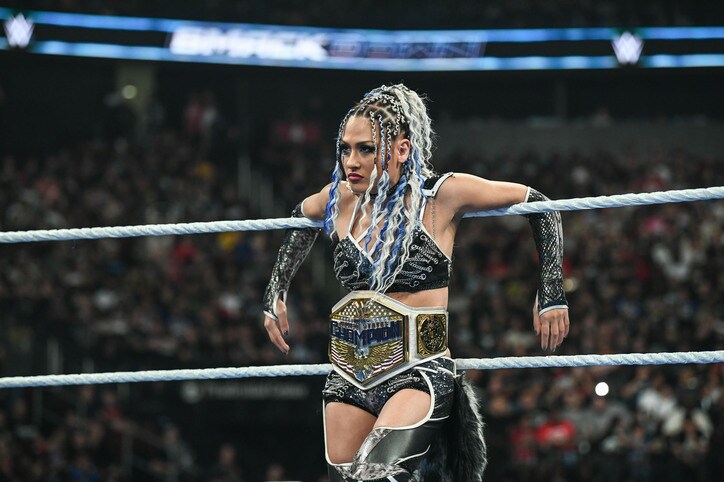 【画像】日本人美女、キュートな“ベルト噛み噛み”自撮りショット