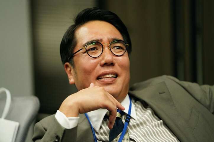 撮影初日は雰囲気最悪！？小木博明『前田建設ファンタジー営業部』インタビュー 1枚目