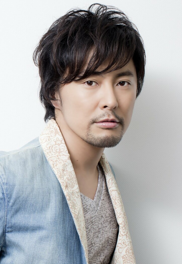 アニメ「ダンベル何キロ持てる?」ディレクター出入苦多朗役に声優・吉野裕行! 追加キャスト発表