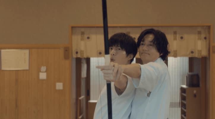 【写真・画像】田中圭&井浦新の弓道衣姿にファン大興奮「」「」 2枚目