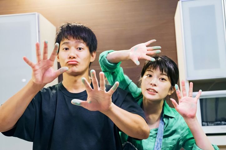 白洲迅と堀田茜が就寝前に急接近！野村周平はさとうほなみに公開プロポーズ？『私たち結婚しました』第9話