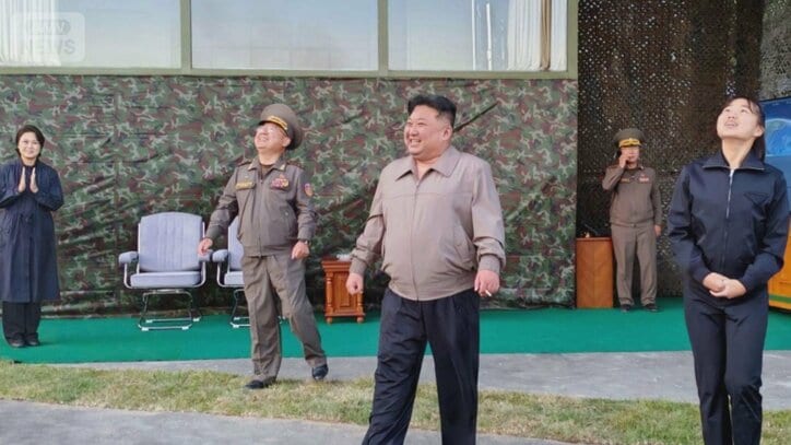 10/3 ミサイル発射を視察する金正恩総書記ら