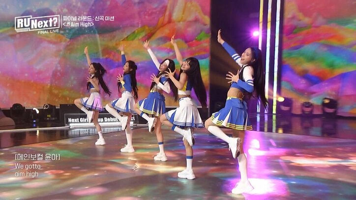 ウエストを大胆に見せたチアリーダー風の衣装で会場を魅了! 5人最後のキラキラしたステージに「泣ける」の声殺到