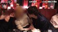 金髪白ニット女性と“キス寸前”！ホストになった人気俳優が超接近の大胆接客「10秒見つめて」 