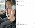 “軽トラ女子”三田悠貴、美谷間あらわなタンクトップ×マニュアル運転姿に「目のやり場に困る」「とても楽しそうなかんじが出ていていい!」など反響