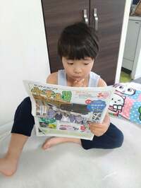 山田花子『朝刊を読む次男？』