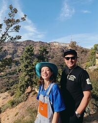 仲里依紗「LAはパパも一緒に連れて行きました」親子ショットに“可愛い”の声が続出