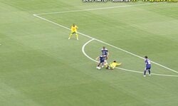 この動きは…！？なでしこ長野風花、驚異のボディコントロール→“圧巻ボール奪取”「捕まえた！」遠藤航が認めた“粘着ディフェンス”