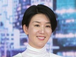 栗原恵（41）、“真っ白”シースルーコーデに反響 ファン興味津々「栗原さんだ」