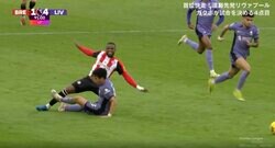 「もはや暴力」「なんて選手だ…」チーム最高点も！リバプール遠藤航が“地上戦・空中戦”でスーパープレーを連発した瞬間　フル出場で勝利に貢献したデュエル王に地元メディアは高評価