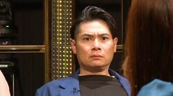 ポーカーフェイスなんてやってられない！？ 実力派芸人同士の“顔芸バトル”に観戦者は大爆笑「みんな自分が勝ってると思ってる」