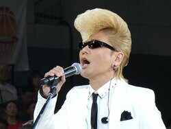 「めっちゃカッコイイ！」綾小路翔の“ロックな国歌独唱”にSNS騒然「アカペラなのに氣志團らしさ」「気迫が伝わって震えた」バスケ代表戦を盛り上げ