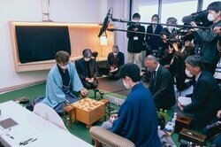 羽生善治九段が2勝目 藤井聡太王将との“世紀のタイトル戦”は大混戦！2勝2敗のタイに／将棋・王将戦七番勝負第4局