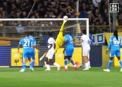 「奇跡だ！」鈴木彩艶の“指先スーパーセーブ”を現地メディア大称賛「本能で止めた」「乗り越えられない壁」首位ナポリを唖然とさせた瞬間