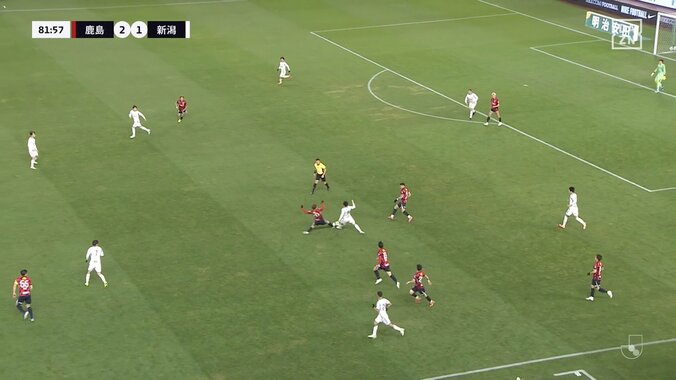 【映像】ファウル？完璧なスライディング→体が膝を直撃