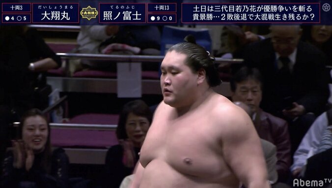 照ノ富士が無傷の十連勝、館内は拍手喝采 安治川親方「本来の力が出せている」 1枚目