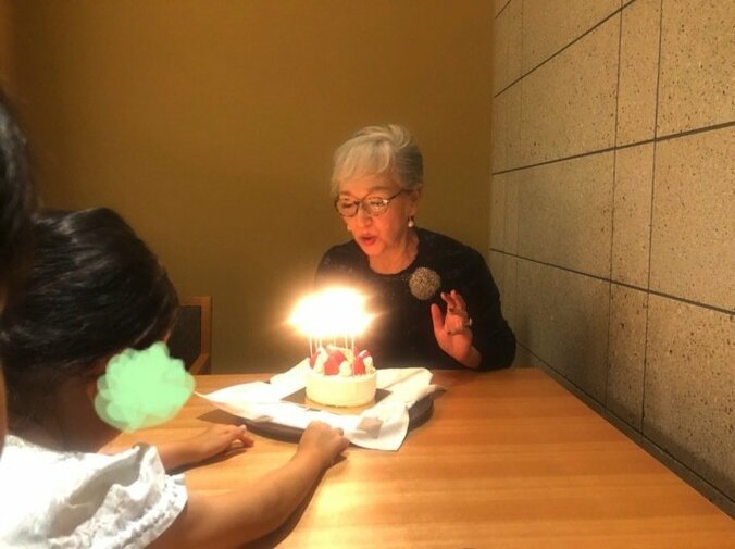 市川海老蔵、ホテルオークラ東京で母の誕生日祝い「麻央ともよく来てました」 1枚目