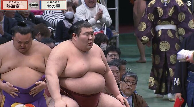 熱海富士、大量の懸賞を前に表情が“一変”「おっ」目を見開く 横綱・大の里撃破で「喜びを隠してるような顔」「ほくほくあたみん」 2枚目