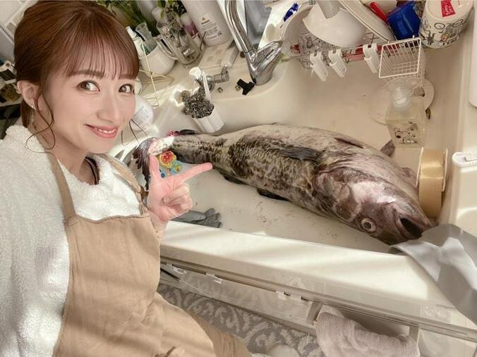  辻希美、約1mのマダラを捌いたことを報告「まじ頑張った」  1枚目