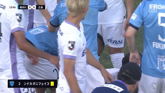 「今のミスきついね」ファン落胆…DF2人の連続エラーで相手FWにアシスト→痛恨失点の瞬間「水撒いてる影響？」 4枚目