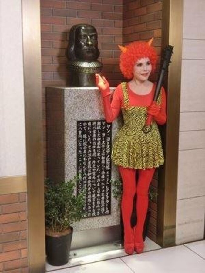 デヴィ夫人、鬼のコスプレを披露「なかなか似合うでしょう（笑）」 2枚目