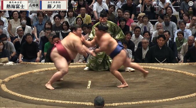 「あたみんキレたの初めて見た」「さすがにキレる」熱海富士、藤ノ川の“一撃”に覚醒？ 激しく寄り倒す 3枚目
