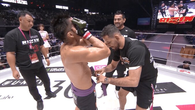 第4試合 鈴木博昭 vs. ファン・イェーロウ