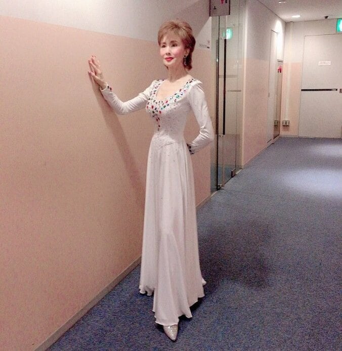 小柳ルミ子、約30年前のドレスを着た姿を披露「とても素敵」「お似合いです」の声 1枚目