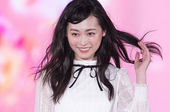 福原遥、顔ドアップの写真を公開し「目綺麗すぎる」「可愛すぎてしんどい、、」の声  1枚目