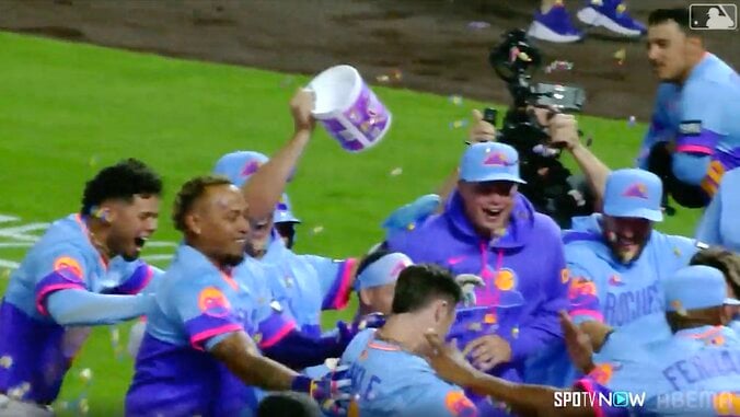 最大9点差から「17x－16」世紀の大逆転劇に現地実況「信じられない！」 ファンも「言葉を失った」サヨナラHR…SNS沸騰 4枚目