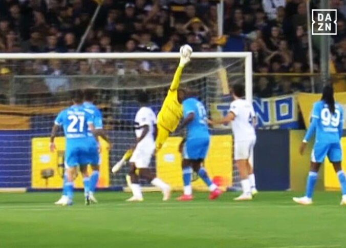 【写真・画像】「グングン伸びた！」パルマ鈴木彩艶の“70m超絶ゴールキック”に敵DFも驚愕？ セリエA監督絶賛の“ミサイル砲”でチャンスメイクした瞬間　1枚目