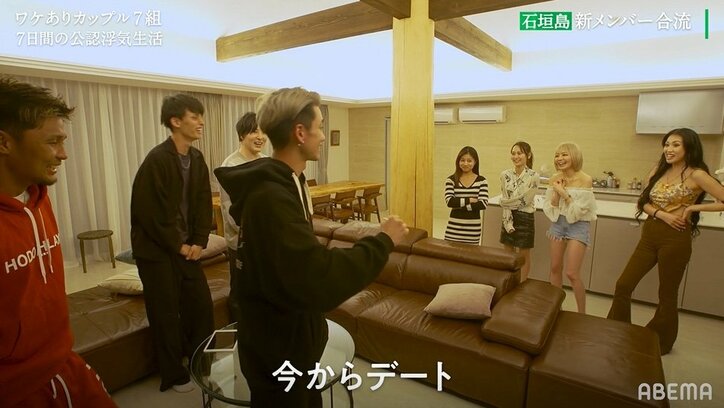 金髪ラウンドガールの登場に男子たちのテンション爆上がり！女子は嫉妬心あらわ『隣恋3』第3話