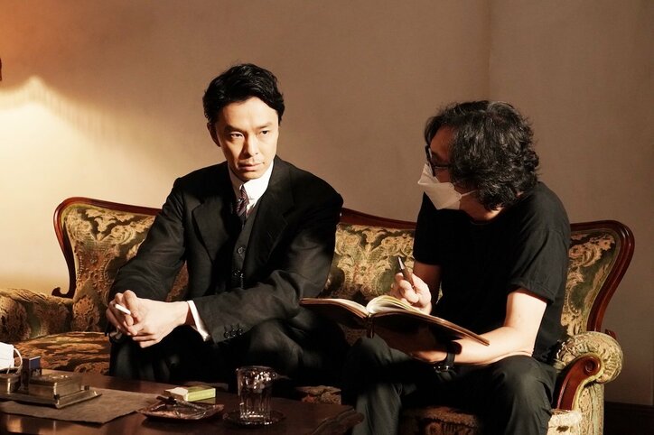 羽村仁成、がっつく食事シーンに苦戦「育ちの良さが出てしまっている（笑）」『リボルバー・リリー』現場レポート