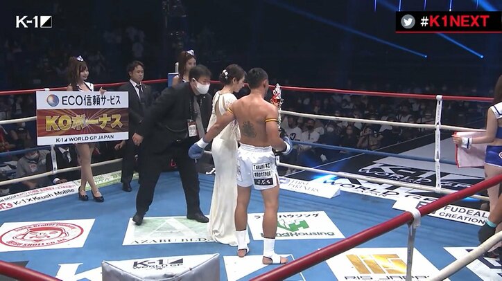 熊田曜子、背中ざっくりドレスで登場も「腰に手を回すなw」 あわやの場面にツッコミ殺到の珍事 「スタイルすごい」驚嘆の声も