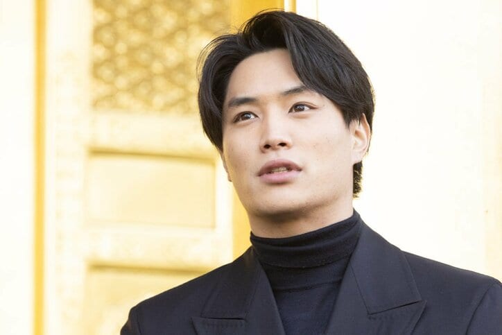 鈴木伸之の突進力は「まるでアイアンマン」と新田真剣佑が太鼓判