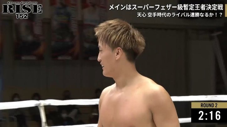 「セコンドが戦意喪失」実況席困惑の“珍”決着 突然のタオル投入に両選手が“キョトン”顔 