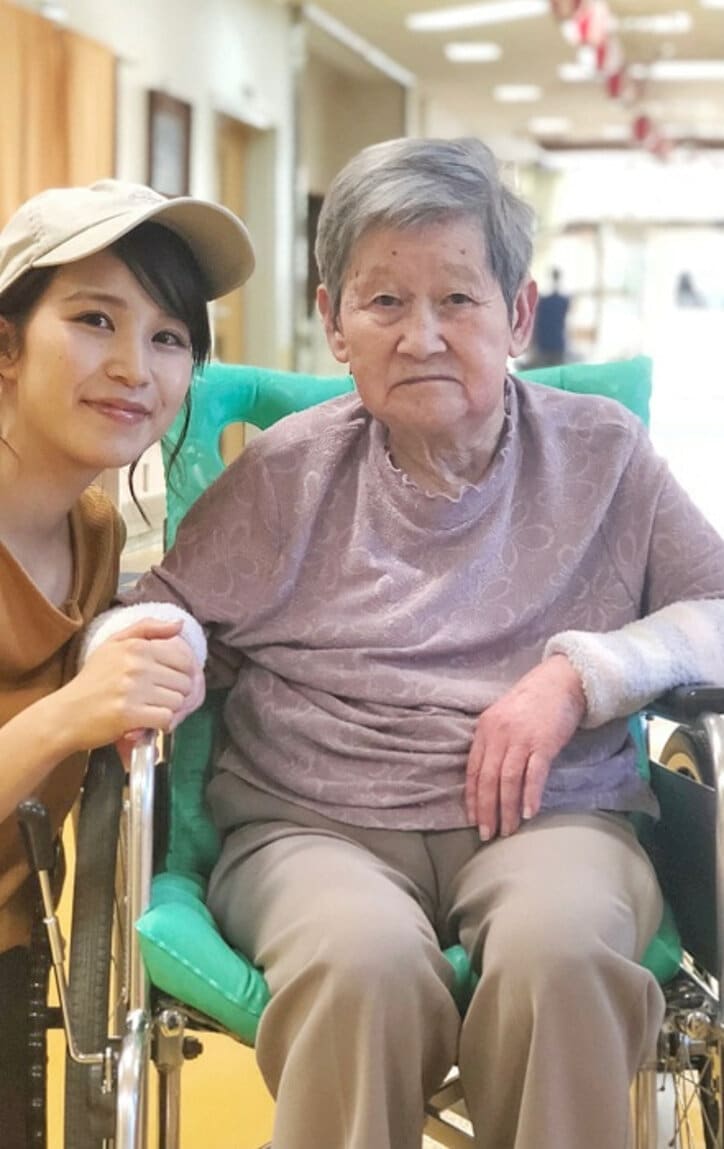 はんにゃ・川島の妻、大好きな祖母の旅立ちを報告「おばあちゃんに育てられて本当よかった」