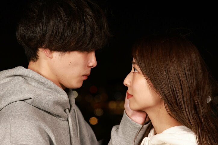 20秒焦らして”沼るキス”…想い通じた共演女優の耳元で名前ささやく俳優にスタジオ大絶叫！