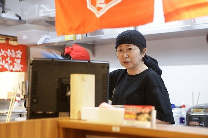 ルフィの声でお馴染みの田中真弓、ラーメン屋の店員としてゲスト出演! ドラマ「#声だけ天使」