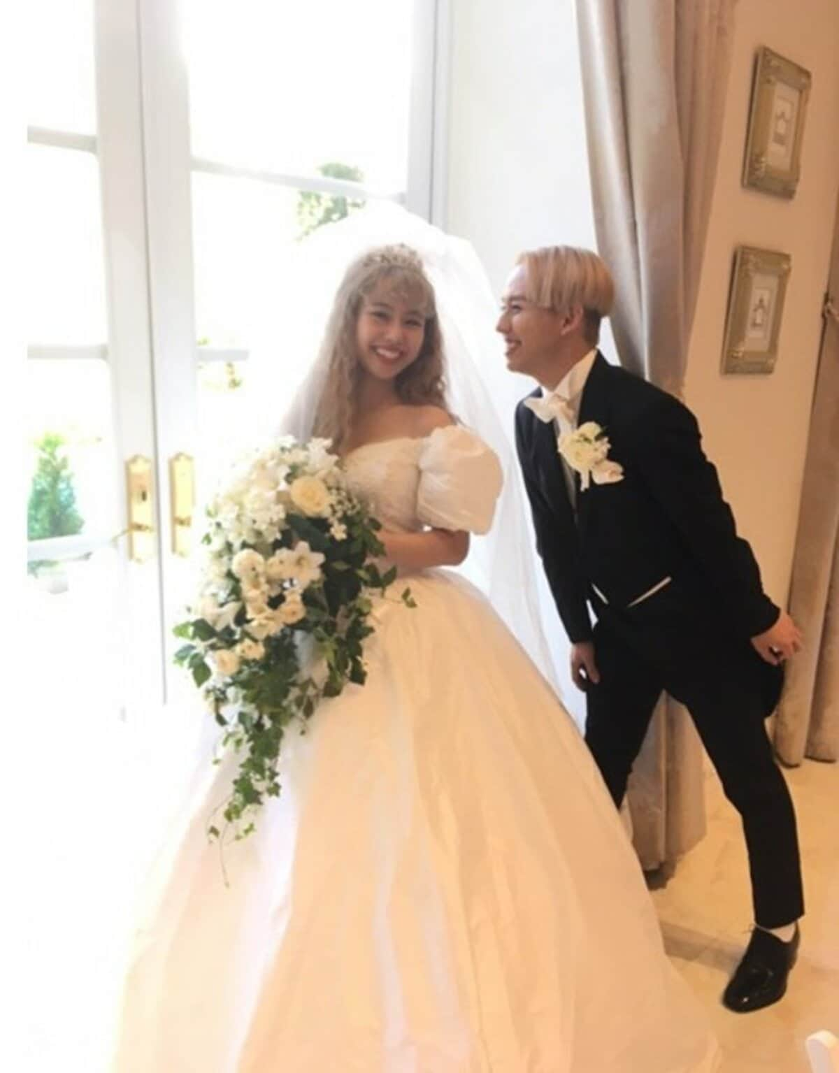 ぺこ 結婚式 ドレス