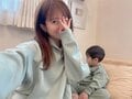 辻希美、三男との2ショットを公開「ミントグリーン親子です」