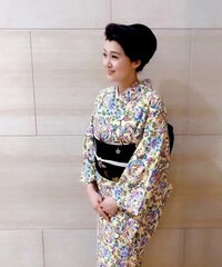 藤原紀香、沖縄の“紅型”着物で夫・愛之助の舞台鑑賞「うっとりするほどステキ」と称賛の声
