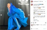 「和製ガガ様」仲里依紗、全身ブルーの“ばくかわ”コーデを披露「スーパーモデル級に美しい」とファン絶賛