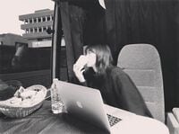 「かっこよ」「オシャレなぁちゃん炸裂！」西野七瀬のアート感あるモノクロショットに称賛コメント続々