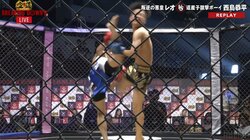 【画像】く、首が…バックスピンを「モロ」被弾