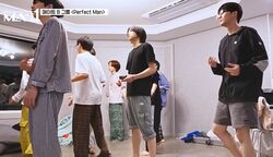 練習中の態度が酷すぎて…テレビを見ながらリモコン片手にダンス「早く終わらせて寝たい」不満も、チームメイトがイライラ爆発