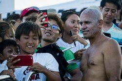 “サーフィン界の皇帝”に日本ファン熱狂　ケリー・スレーター「ゴールドメダルは未知の領域」