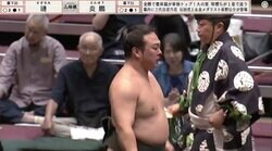 人気力士が信じられない格好に…「シン・マトリックスみたいになってる」「ポールダンスだ」“負けない気持ち”が溢れた驚愕の結末