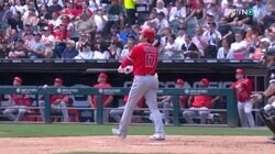 大谷翔平の確信歩きがスタンドを魅了　今季最長140メートル弾にハイタッチ交わすファンの笑顔がまぶしい