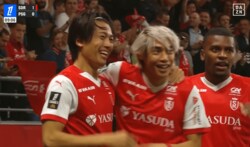 伊東純也、“黄金の右足”が火を吹く！ 高速ピンポイントクロスで中村敬斗のゴールを演出した瞬間「このコンビえぐい」「立ち上がって叫んだ」